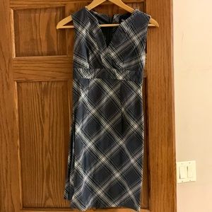 Size 0 grey and black plaid sleeveless Gap dress